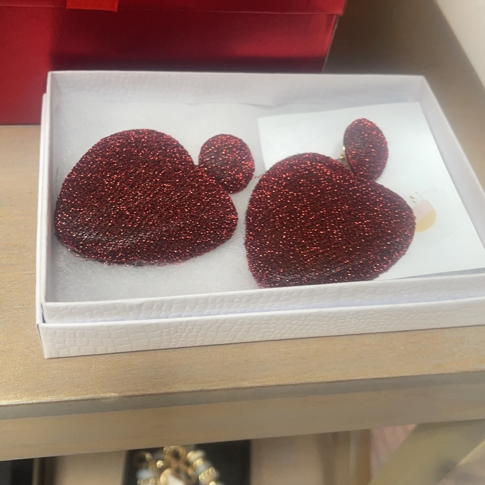 Red Heart ❤️ Shape earrings - Picture 2 of 7